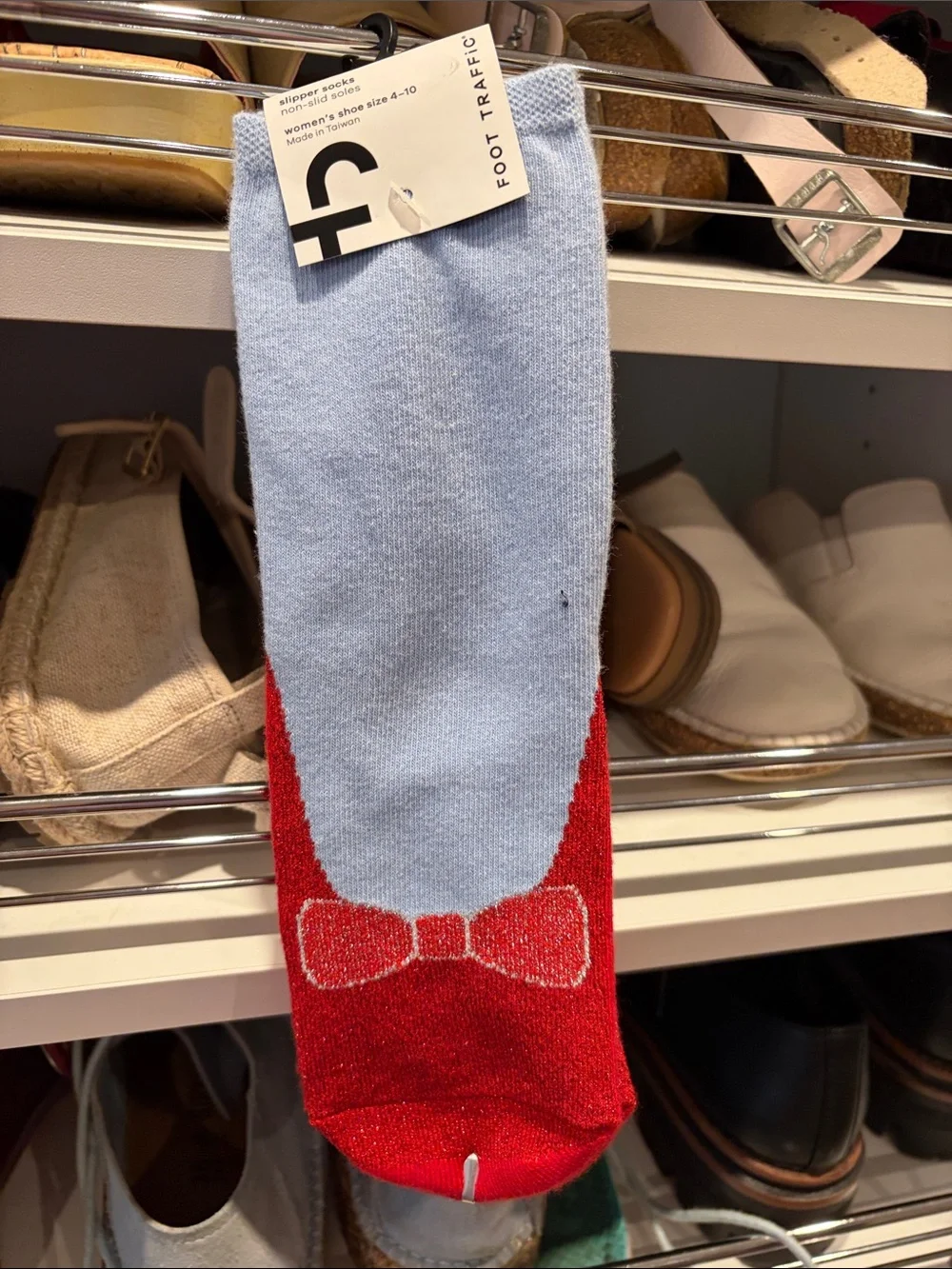 Foot Traffic Women's Light Blue and Red Bow Crew Socks